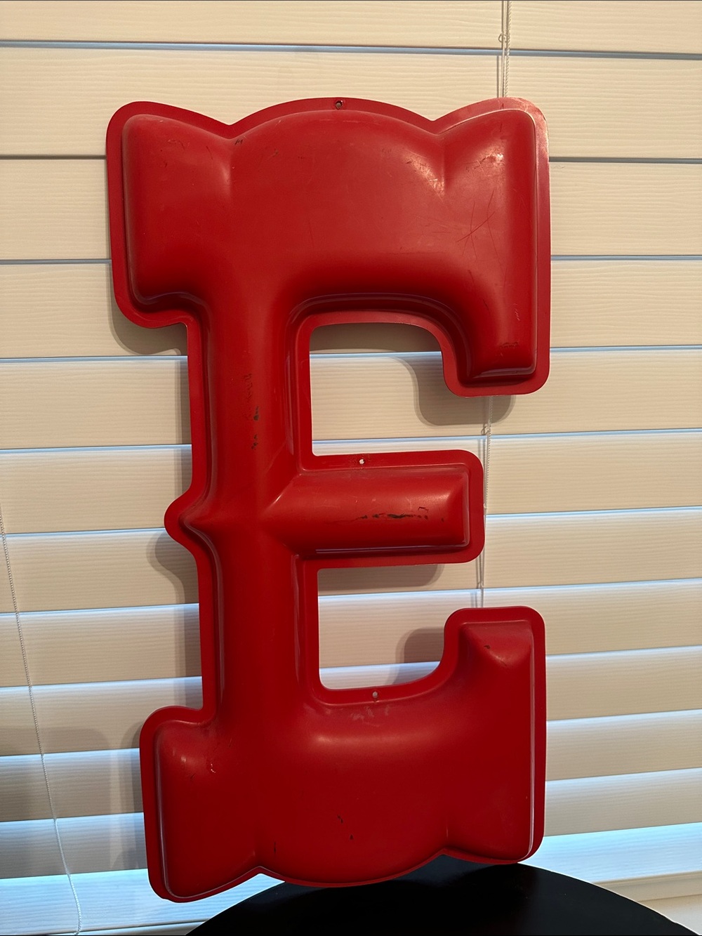 Red Decorative Wall Letter 'E' – VINTAGE